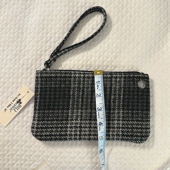 Wool wristlet - Picture 3 of 4